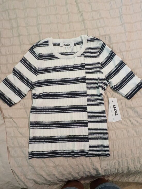 Dkny Tops - DKNY White & Navy Ribbed Striped Knit Top – New With Tags 💙🤍